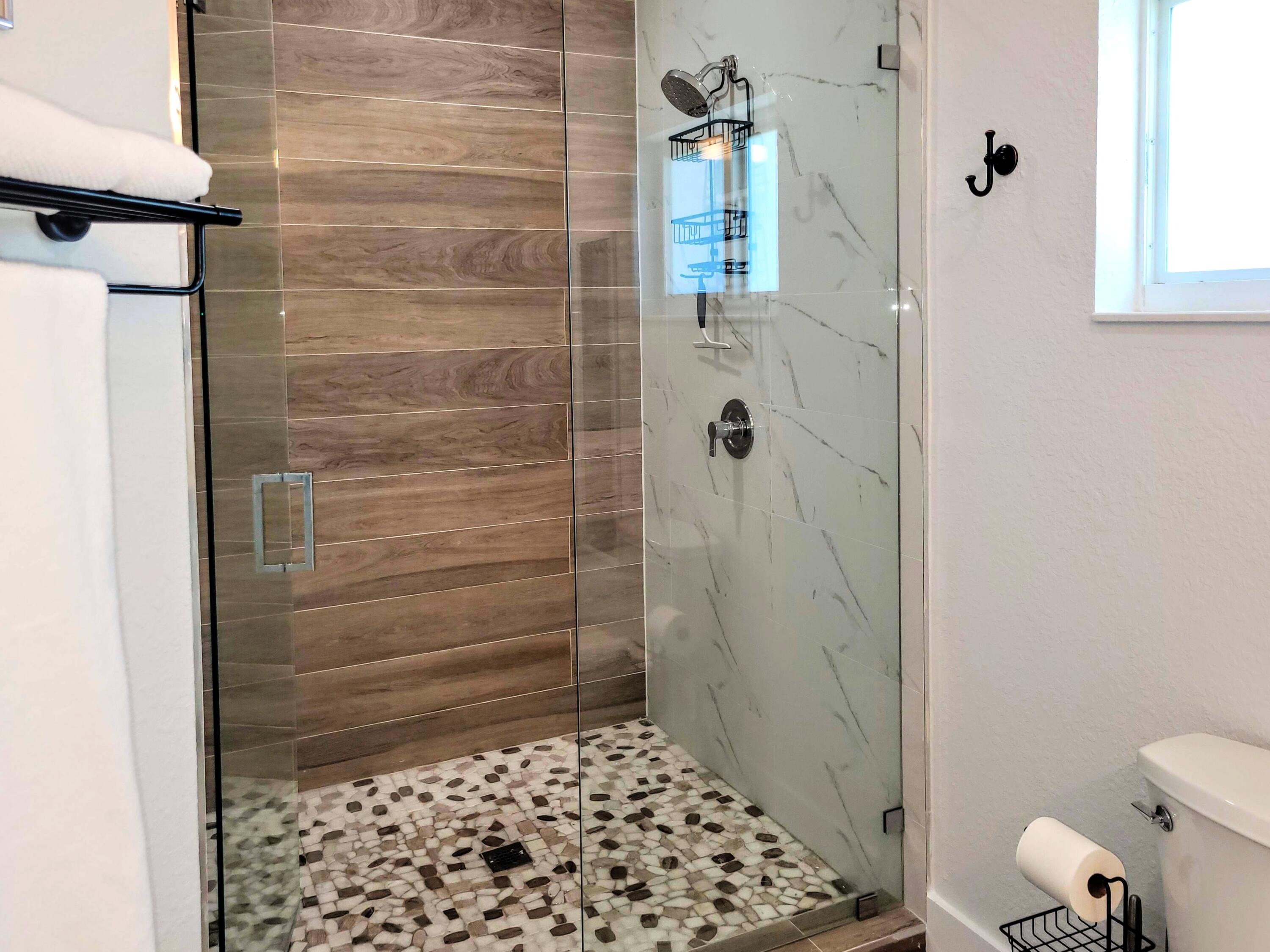 554 Gordon Circle Key Largo, FL 33037 - Photo 12 of 17 Main Bathroom