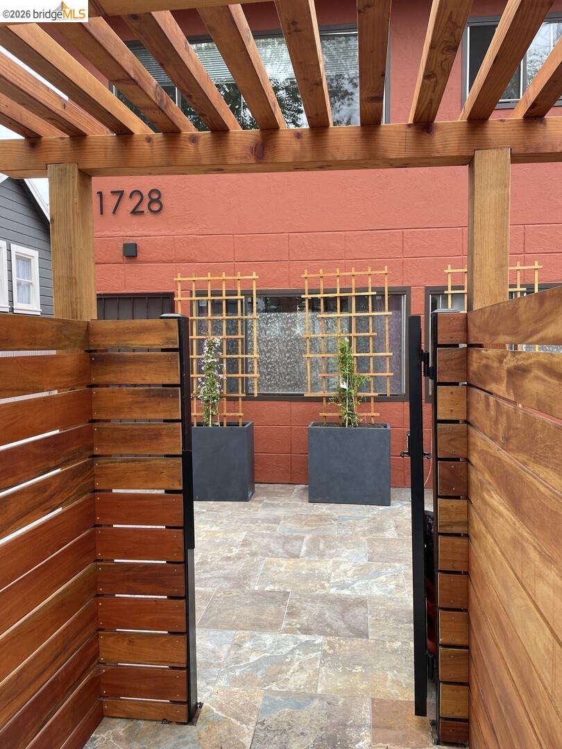 1728 Seventh Street, Unit F Berkeley, CA 94710 - Photo 2 of 6 exterior space