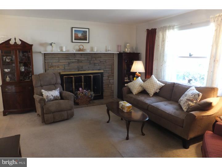 734 Norfolk Road Rydal, PA 19046 - Photo 4 of 17 Living Room