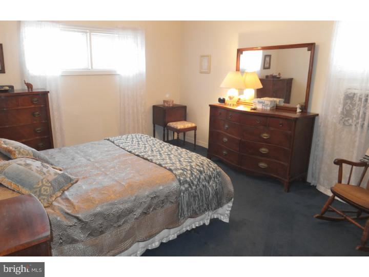 734 Norfolk Road Rydal, PA 19046 - Photo 10 of 17 Bedroom - Main