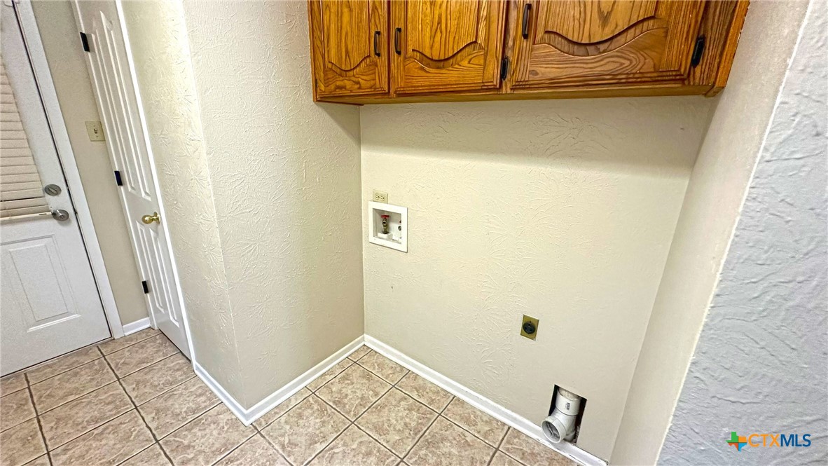 1500 Halbert Street Killeen, TX 76541 - Photo 17 of 39 Laundry area