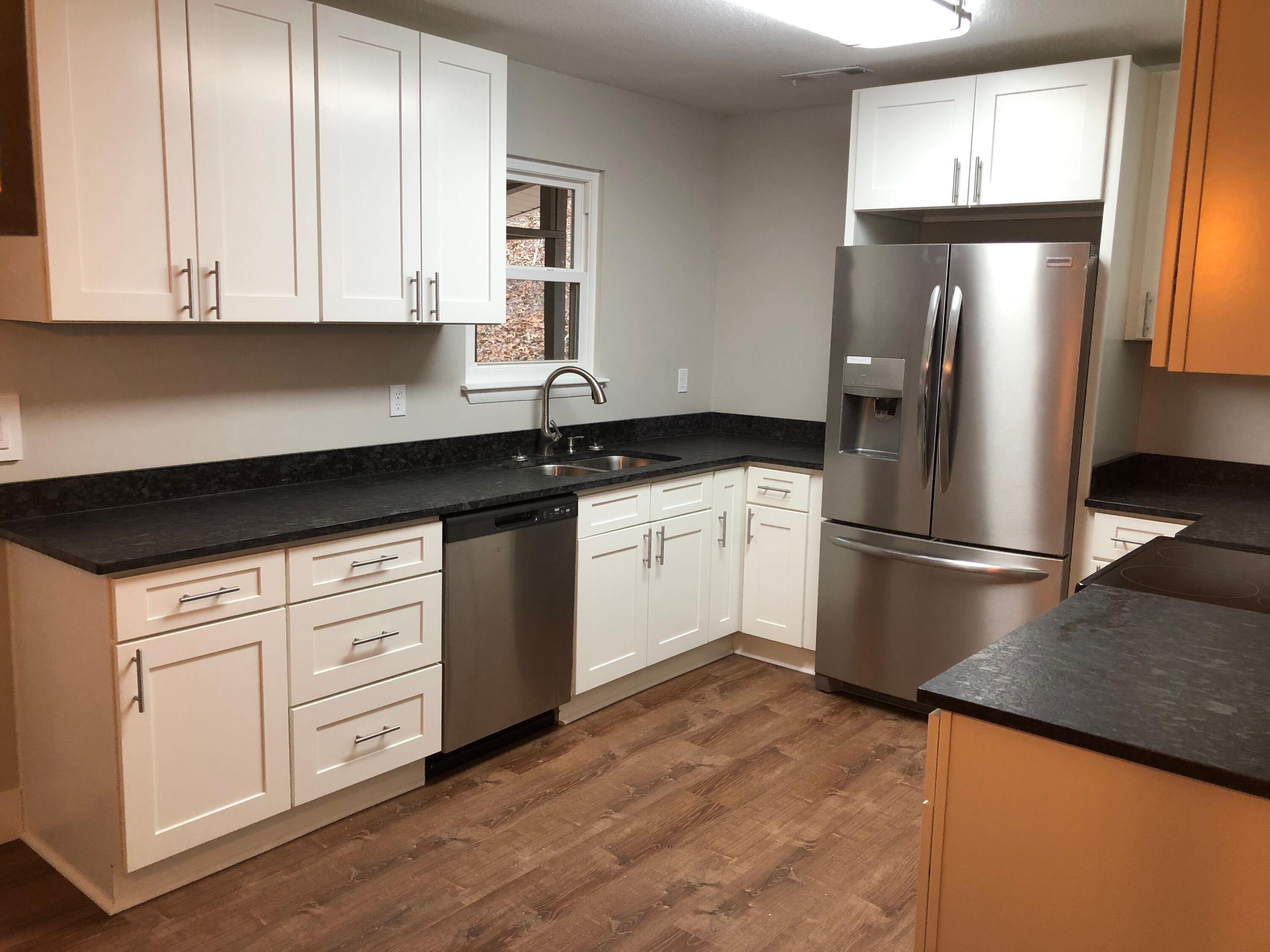 8735 Hidden Branches Road Harrison, TN 37341 - Photo 6 of 27 Hidden Branches Kitchen