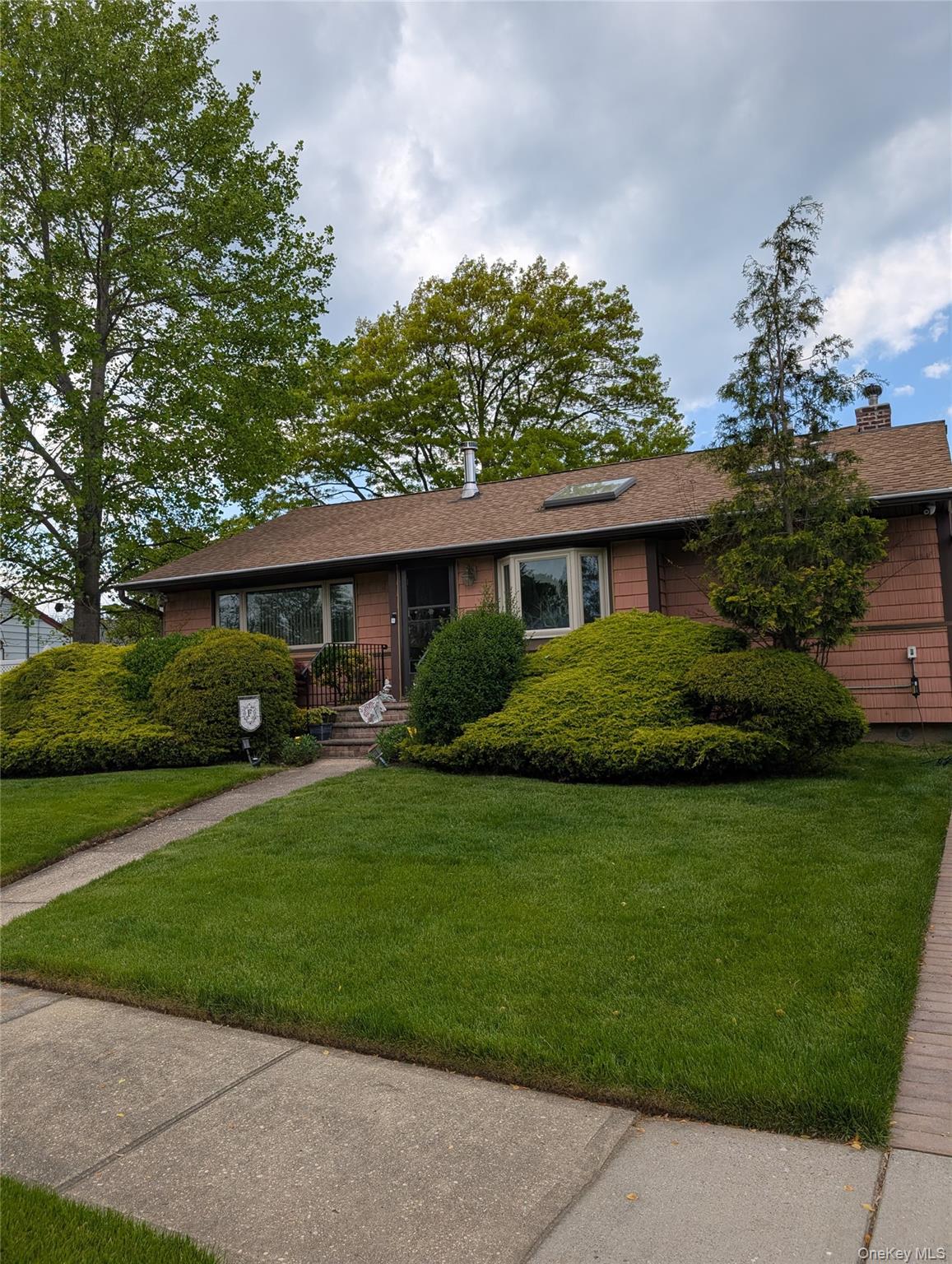 5 Columbia Road Hicksville, NY 11801 - Photo 4 of 14