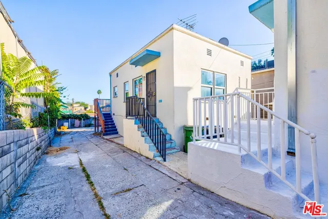 a view of backyard of house