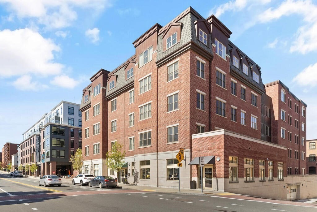 116 Rantoul Street, Unit 106 Beverly, MA 01915 - Photo 1 of 17