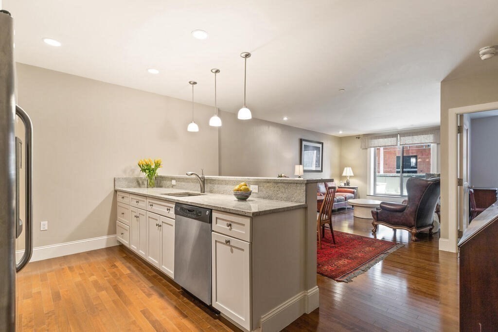 116 Rantoul Street, Unit 106 Beverly, MA 01915 - Photo 7 of 17