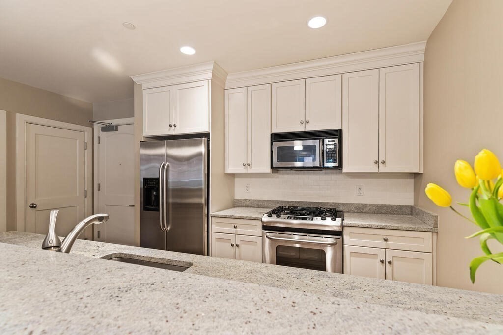 116 Rantoul Street, Unit 106 Beverly, MA 01915 - Photo 8 of 17