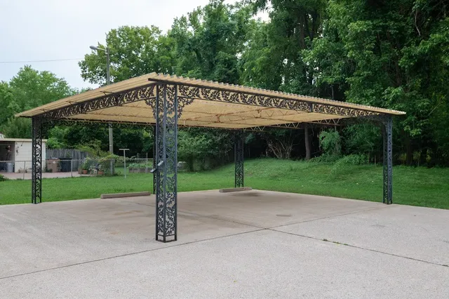 a view of a house with backyard and porch