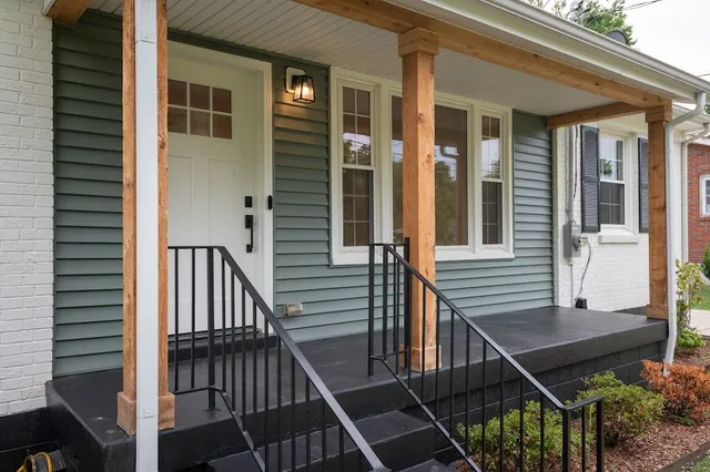 an outdoor view of house