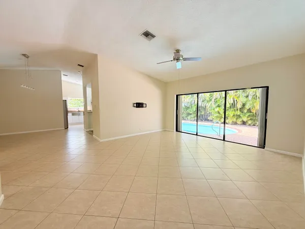 $4,900 | 71 Laredo Lane, Boca Raton, FL 33487