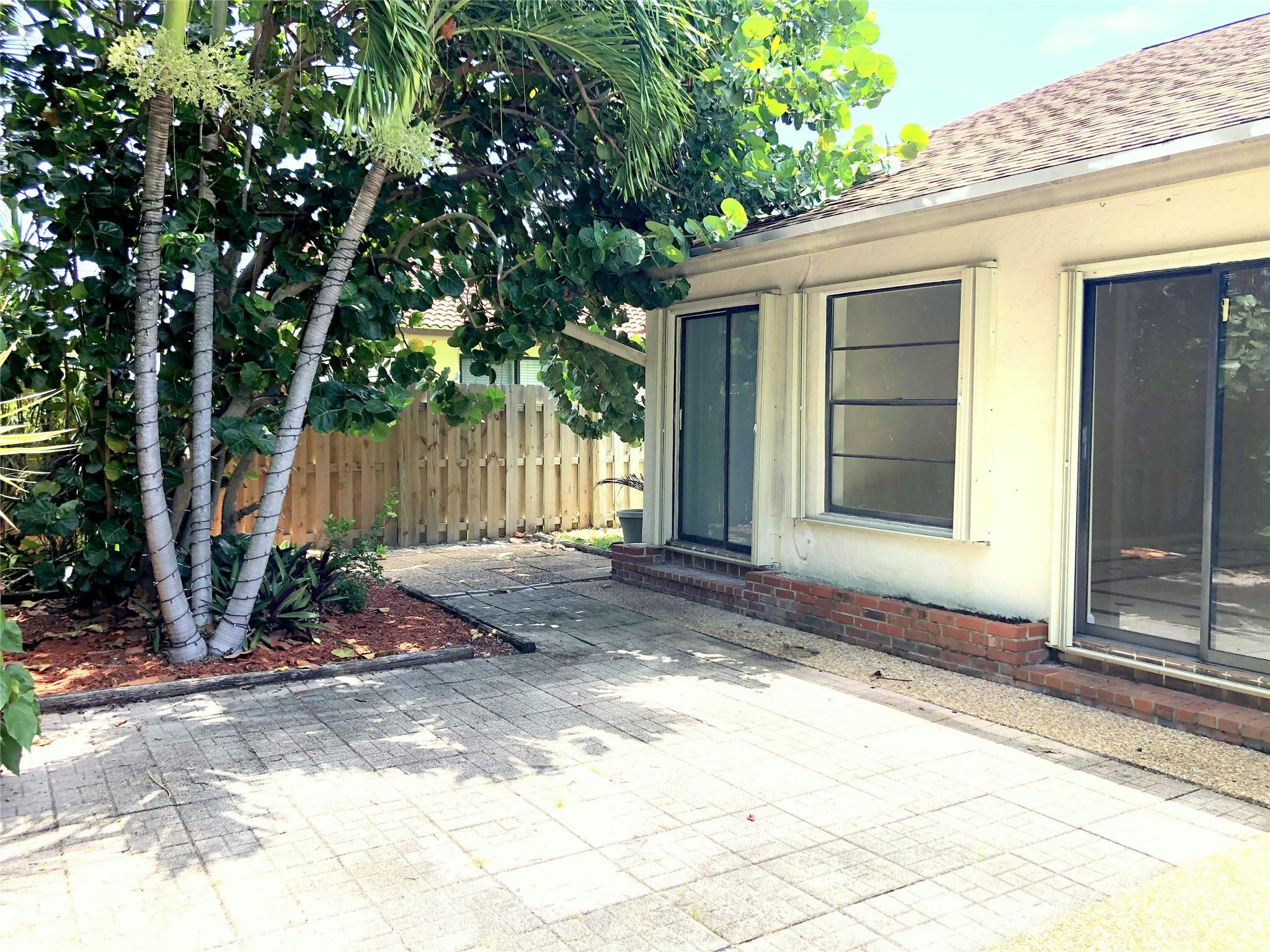 71 Laredo Lane Boca Raton, FL 33487 - Photo 5 of 18 Photo 5