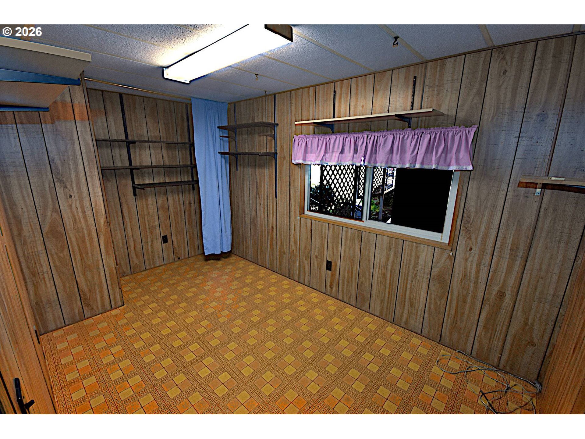 569 South 51st Place Springfield, OR 97478 - Photo 15 of 40 a view of a garage