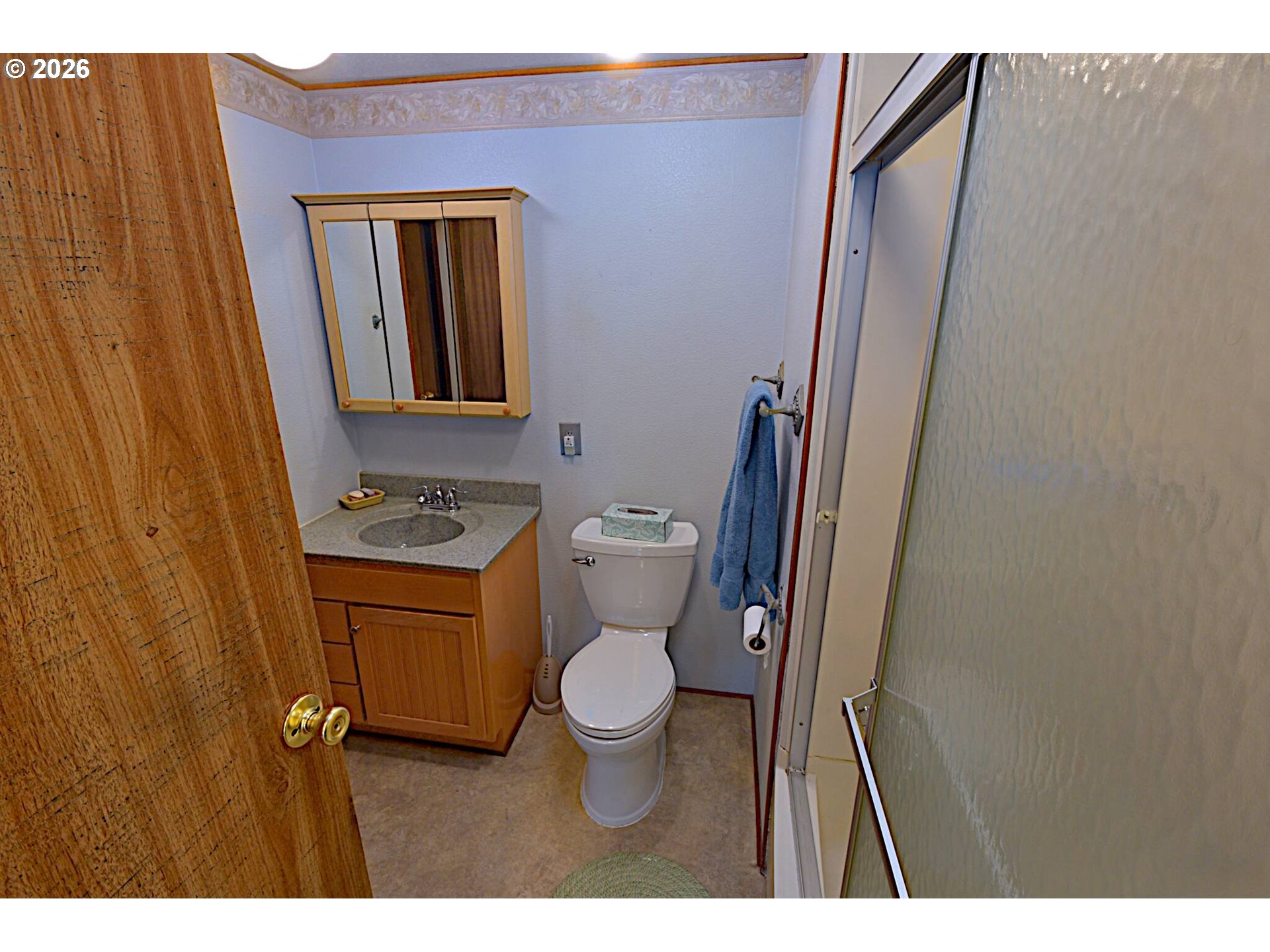569 South 51st Place Springfield, OR 97478 - Photo 21 of 40 a bathroom with a toilet and a sink