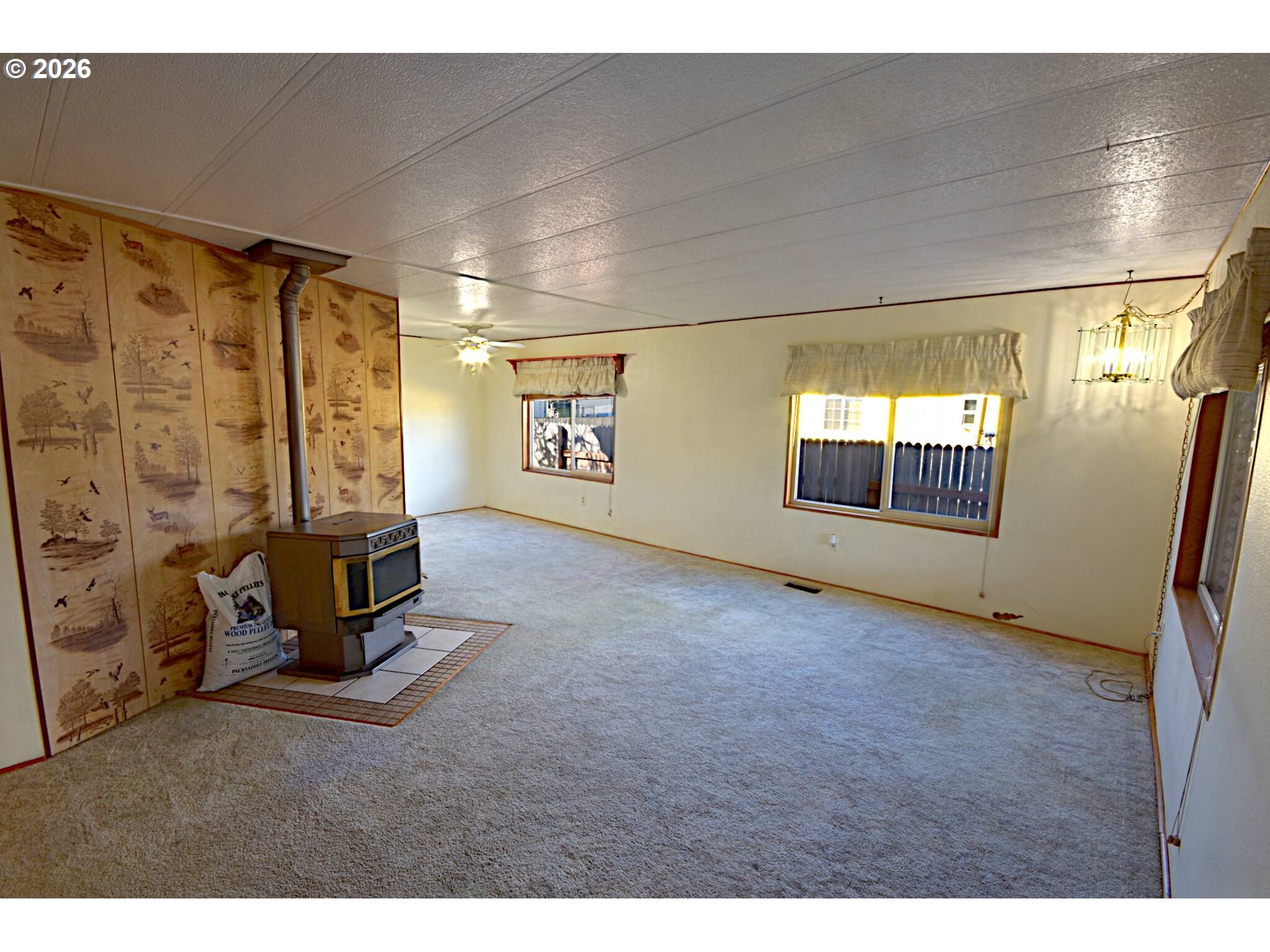 569 South 51st Place Springfield, OR 97478 - Photo 4 of 40 a view of a room with gym equipment and windows