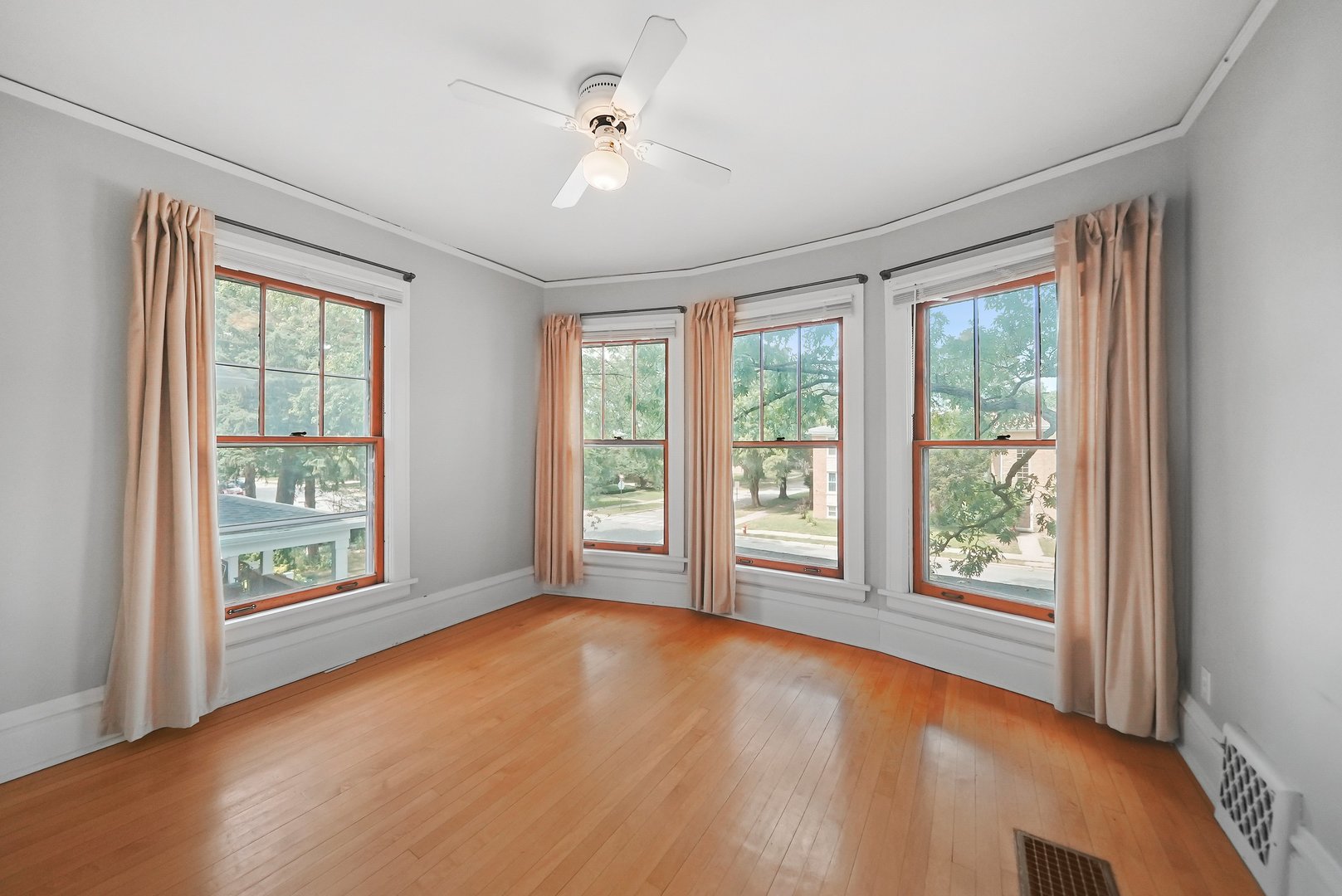 95 Forest Avenue Riverside, IL 60546 - Photo 17 of 27