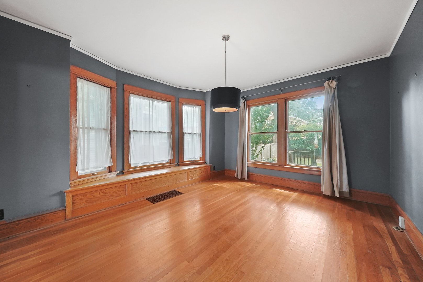 95 Forest Avenue Riverside, IL 60546 - Photo 7 of 27
