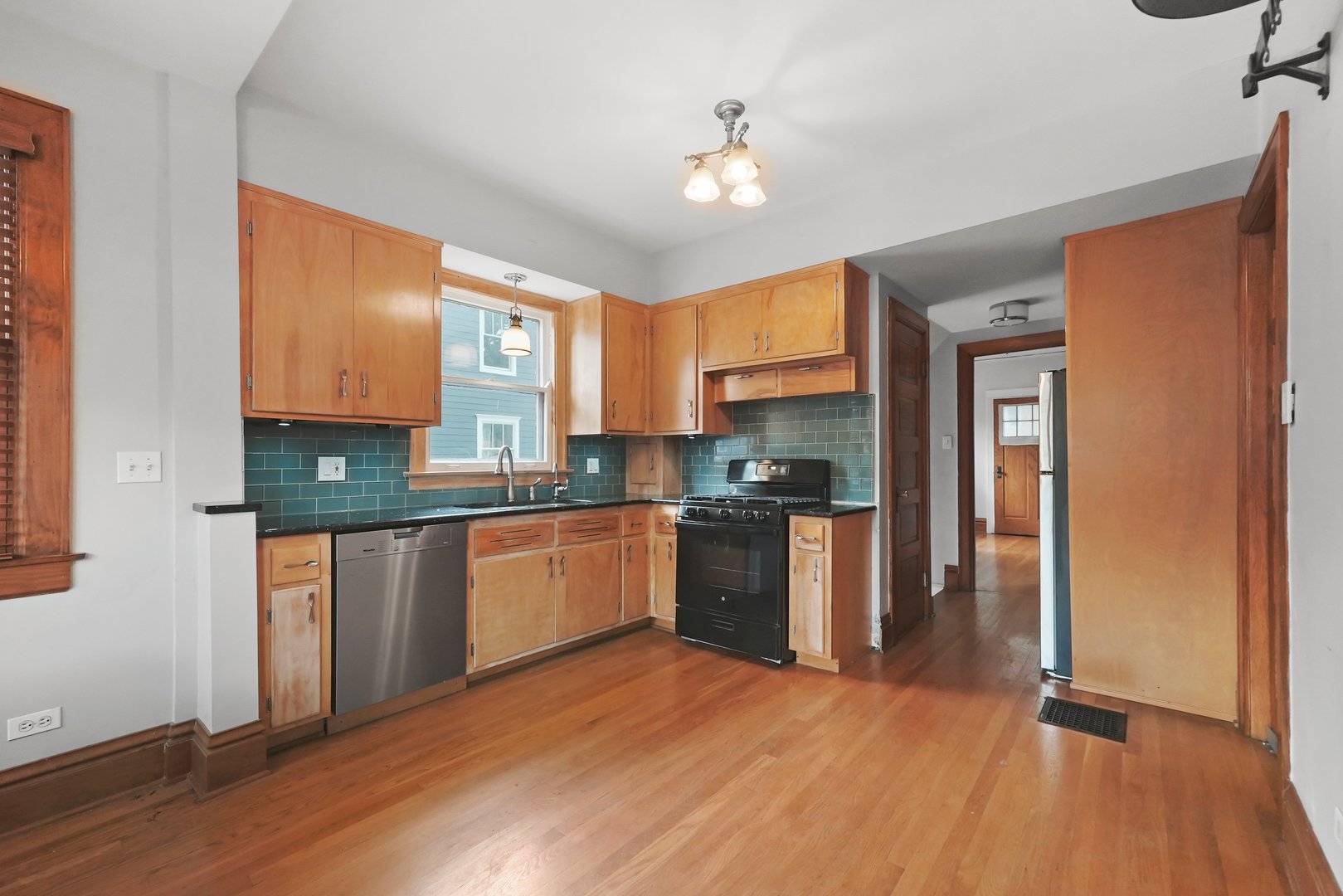 95 Forest Avenue Riverside, IL 60546 - Photo 10 of 27