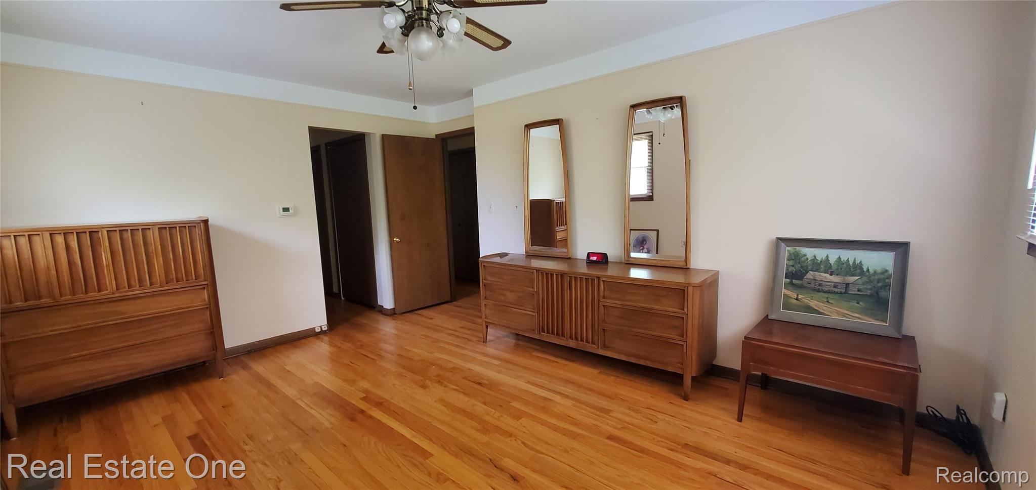 62301 Silver Lake Road South Lyon, MI 48178 - Photo 16 of 45 20220515_150531.jpg