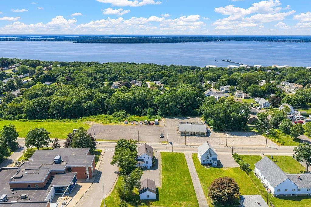 228 Main Road Tiverton, RI 02878 - Photo 6 of 34 Gallery Image 6