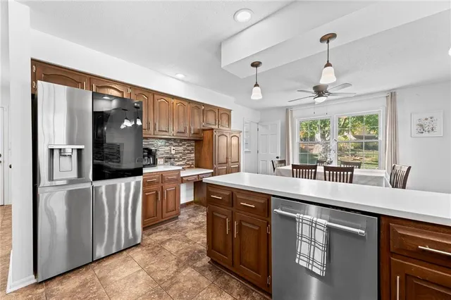 $575,000 | 413 Northeast Greenway Drive, Blue Springs, MO 64014