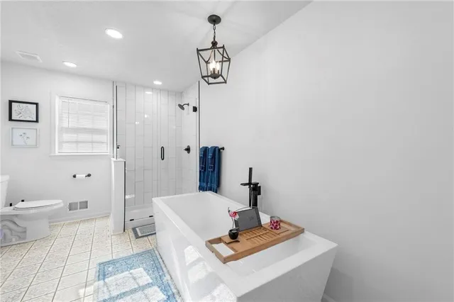 $575,000 | 413 Northeast Greenway Drive, Blue Springs, MO 64014