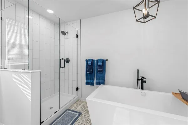 $560,000 | 413 Northeast Greenway Drive, Blue Springs, MO 64014