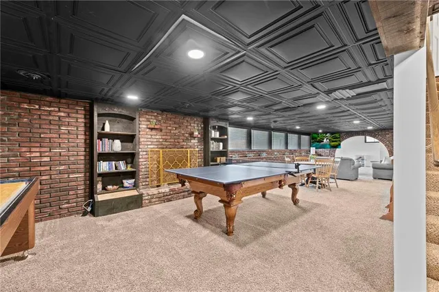 $575,000 | 413 Northeast Greenway Drive, Blue Springs, MO 64014