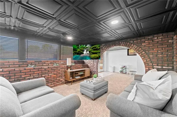 $560,000 | 413 Northeast Greenway Drive, Blue Springs, MO 64014