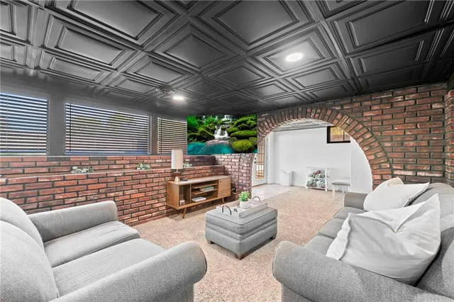 $575,000 | 413 Northeast Greenway Drive, Blue Springs, MO 64014