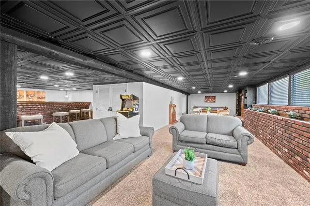 $575,000 | 413 Northeast Greenway Drive, Blue Springs, MO 64014