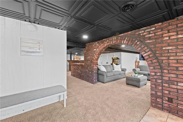 $575,000 | 413 Northeast Greenway Drive, Blue Springs, MO 64014