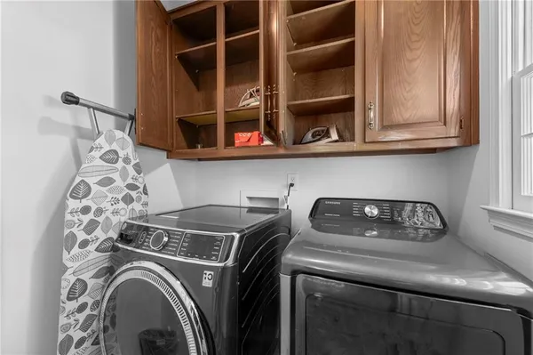 $560,000 | 413 Northeast Greenway Drive, Blue Springs, MO 64014