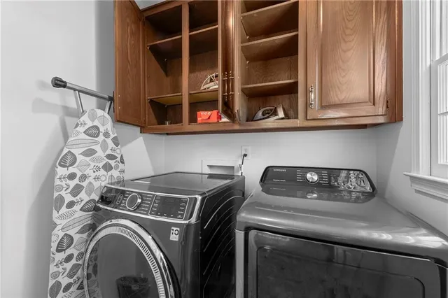 $575,000 | 413 Northeast Greenway Drive, Blue Springs, MO 64014