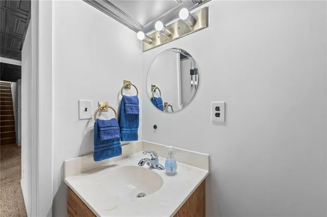 $575,000 | 413 Northeast Greenway Drive, Blue Springs, MO 64014