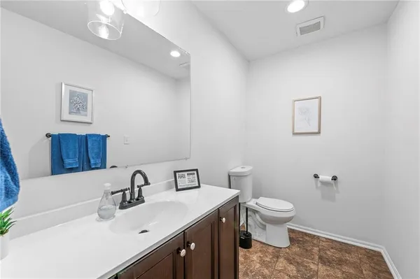 $560,000 | 413 Northeast Greenway Drive, Blue Springs, MO 64014