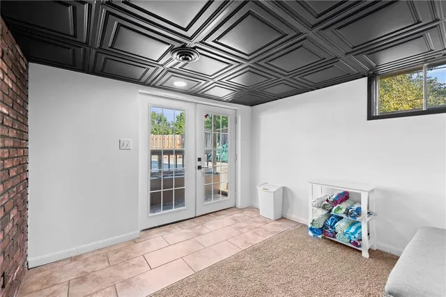 $575,000 | 413 Northeast Greenway Drive, Blue Springs, MO 64014