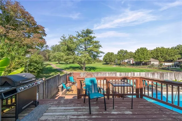 $575,000 | 413 Northeast Greenway Drive, Blue Springs, MO 64014