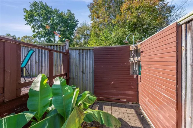 $575,000 | 413 Northeast Greenway Drive, Blue Springs, MO 64014