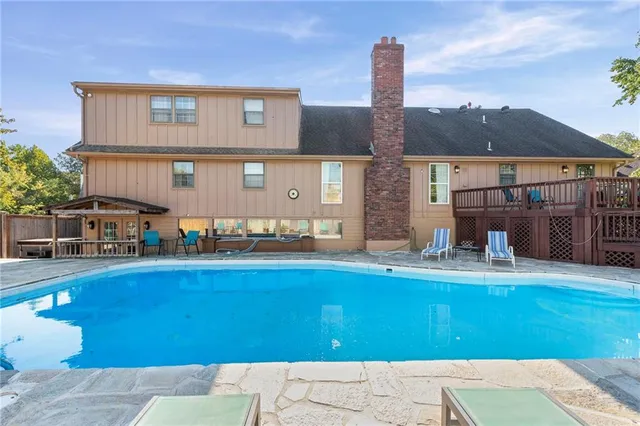 $575,000 | 413 Northeast Greenway Drive, Blue Springs, MO 64014