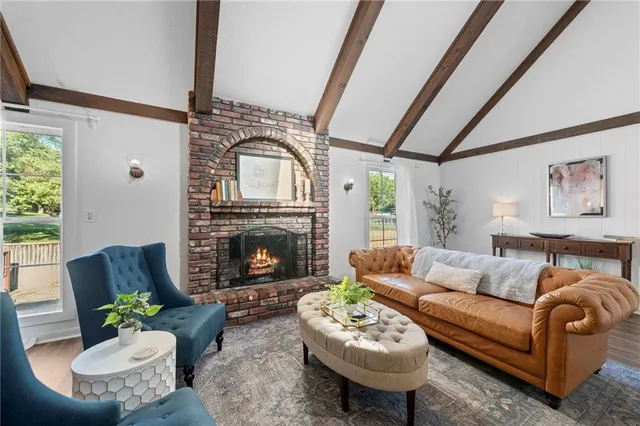 $575,000 | 413 Northeast Greenway Drive, Blue Springs, MO 64014