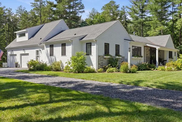 a view of a yard in front of house