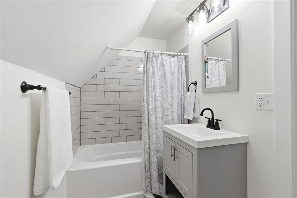 7 Crane Landing Road Wareham, MA 02571 - Photo 19 of 40 a bathroom with a bathtub a sink and mirror