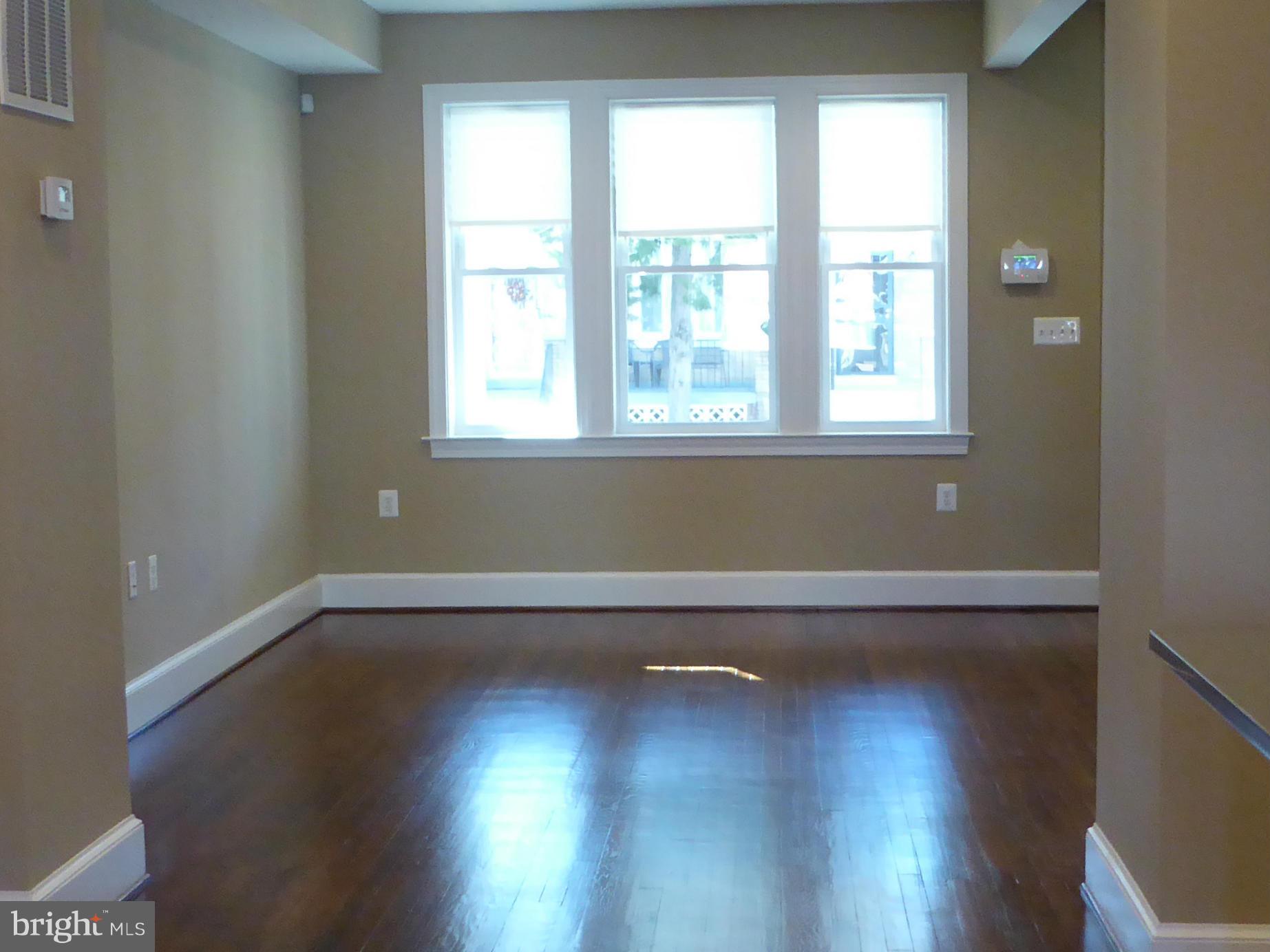 1536 Ridge Place Southeast Washington, DC 20020 - Photo 3 of 18 Living Room