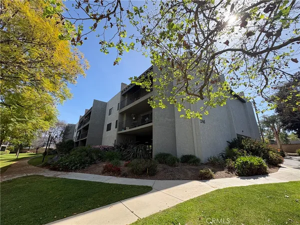 $2,600 | 246 East Fern Avenue, Unit 103, Redlands, CA 92373