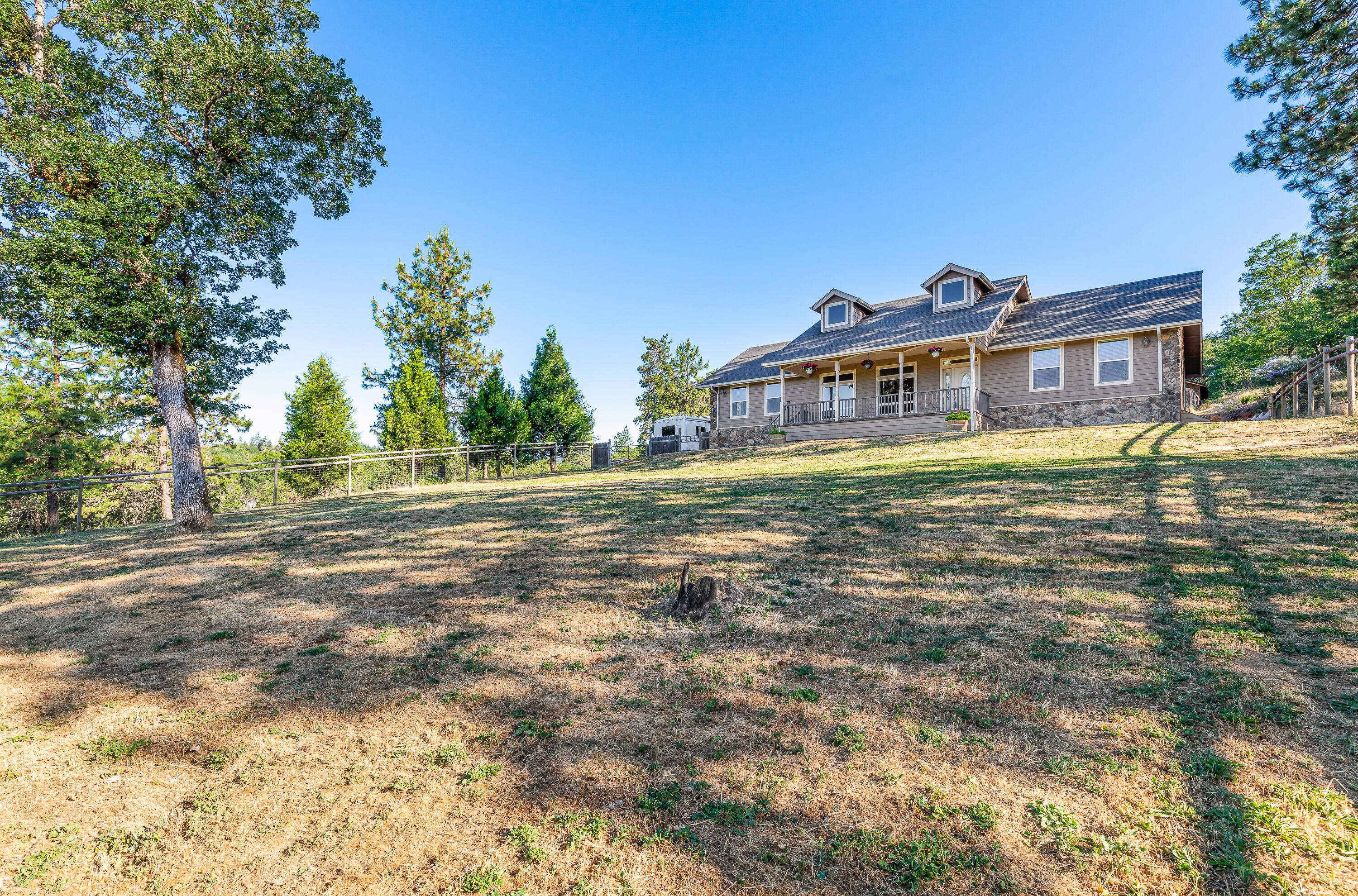 681 Three Pines Road Grants Pass, OR 97526 - Photo 2 of 20 Front of home 2