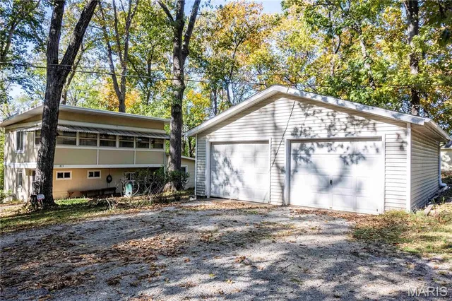 $1 | 813 Chipwood Lane, Centralia, IL 62801