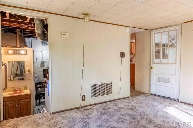 $1 | 813 Chipwood Lane, Centralia, IL 62801