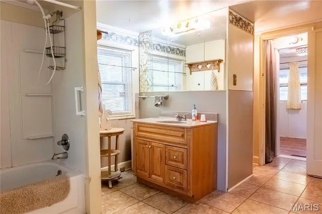 $1 | 813 Chipwood Lane, Centralia, IL 62801