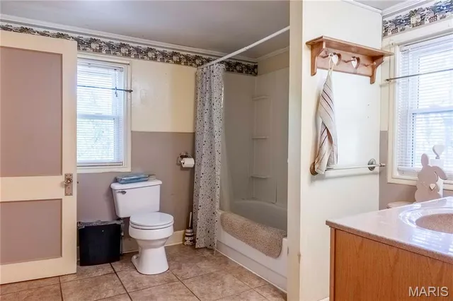 $1 | 813 Chipwood Lane, Centralia, IL 62801