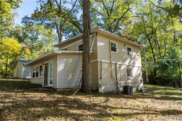 $1 | 813 Chipwood Lane, Centralia, IL 62801